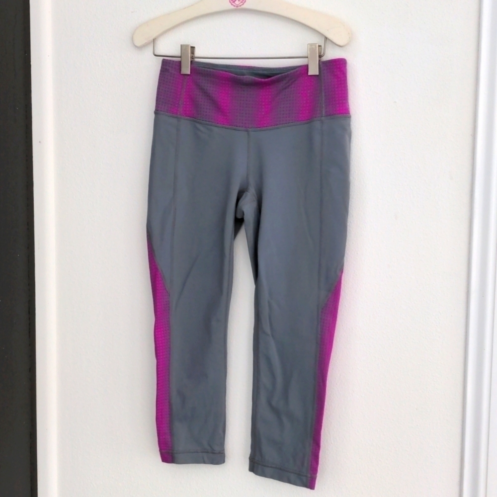 Athleta Gray and pink revelation capri leggings Small